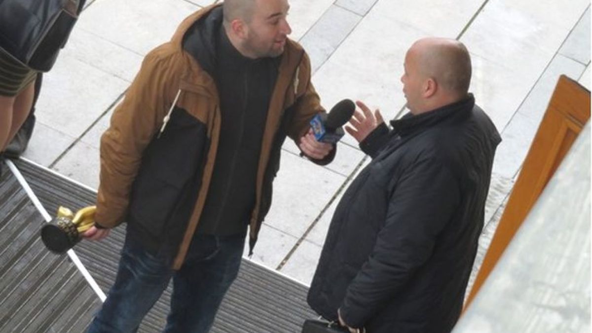 Боби Ваклинов от "Господарите" издирва Иво Христов заради "дебилите", но ето на кого се натресе (СНИМКА)