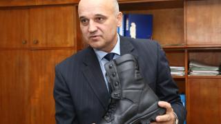 Шеф по снабдяването в МВР разби пред БЛИЦ раздухания по Нова тв "скандал със скъсаните кубинки на полицаите" (СНИМКИ)