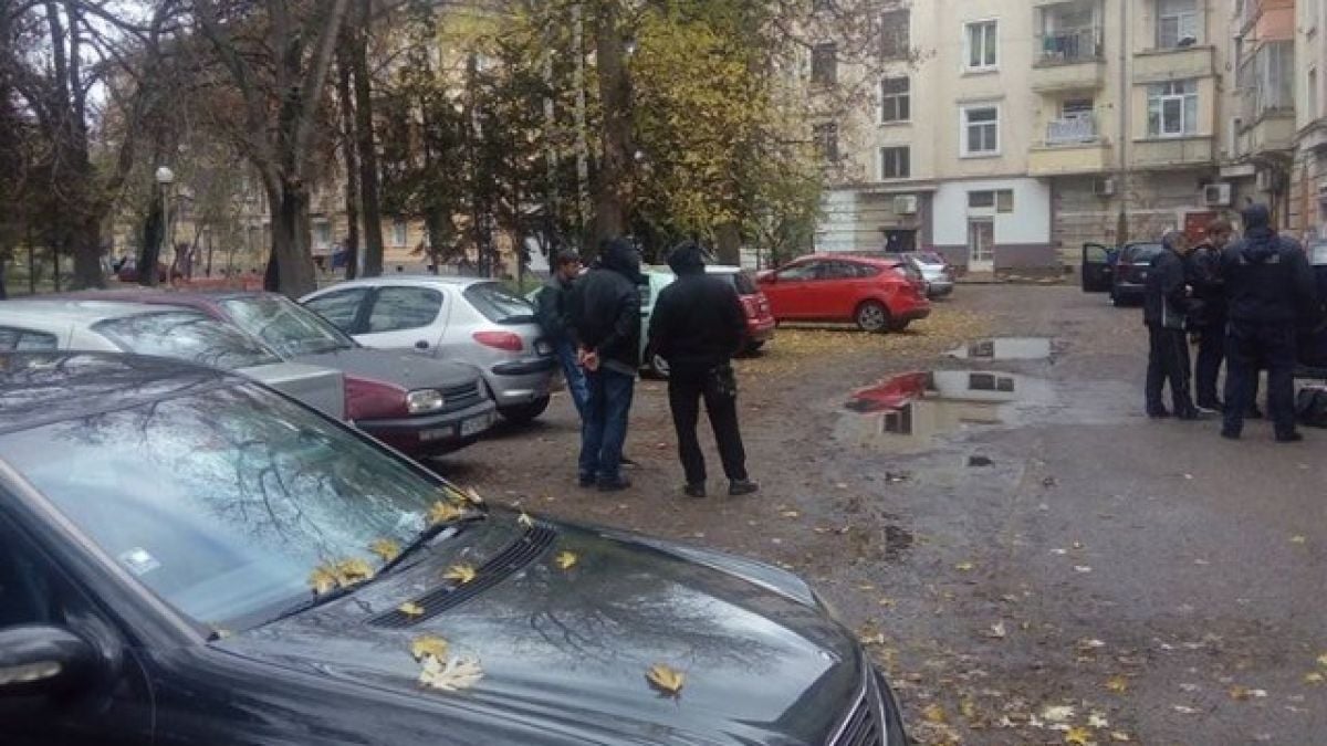 Извънредно! Окошариха двама в Перник, подозират, че са замесени в взрива на банкомата (СНИМКИ)