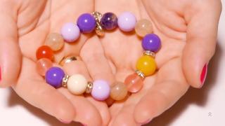 Супер яко! Направи си гривна като на Селена Гомес и спести 490 долара (СНИМКИ/ВИДЕО)