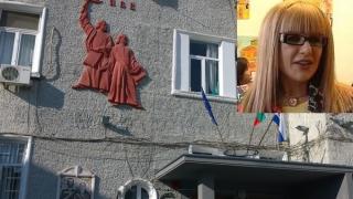 Кристиян паднал по стълбите и повръщал кръв в края на часа! От училището покриват случая