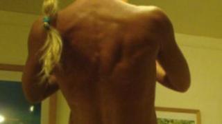 Помните ли американката, която пет месеца се носи в открито море? Скандалните й СНИМКИ (18+) разкриват какво е правила, за да събере пари за плаването! 