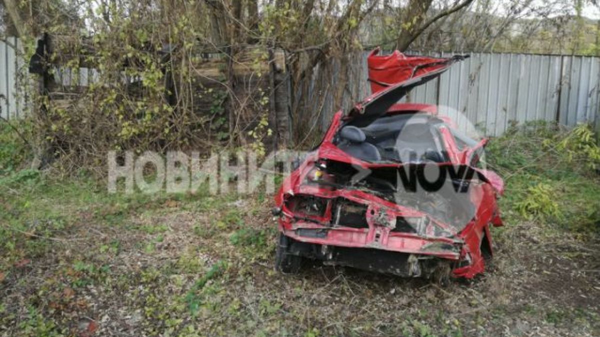 Ето какво остана от колата ковчег, в която загинаха двете млади момчета от Кирчево (БРУТАЛНИ СНИМКИ)