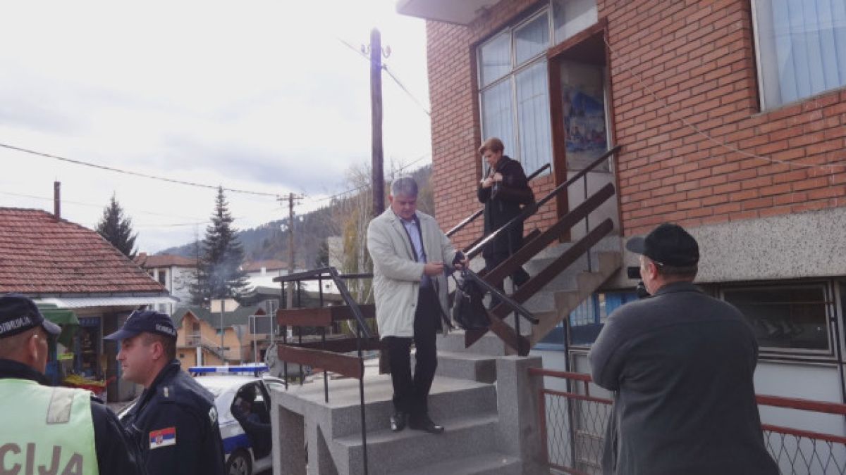 Лекарите, задържани в Босилеград, са в шок