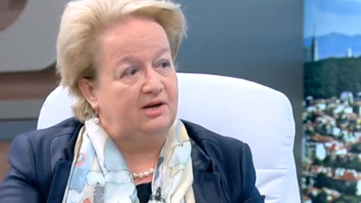 Алена предупреди: Огромна заплаха тегне над 21 депутати, трябва да са смирени и разбрани през 2018 г, иначе... 