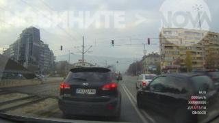 Агресивен джигит с "Рено" се помисли за цар на софийските улици! Наглостта му стигна до там, че...  (СНИМКИ)