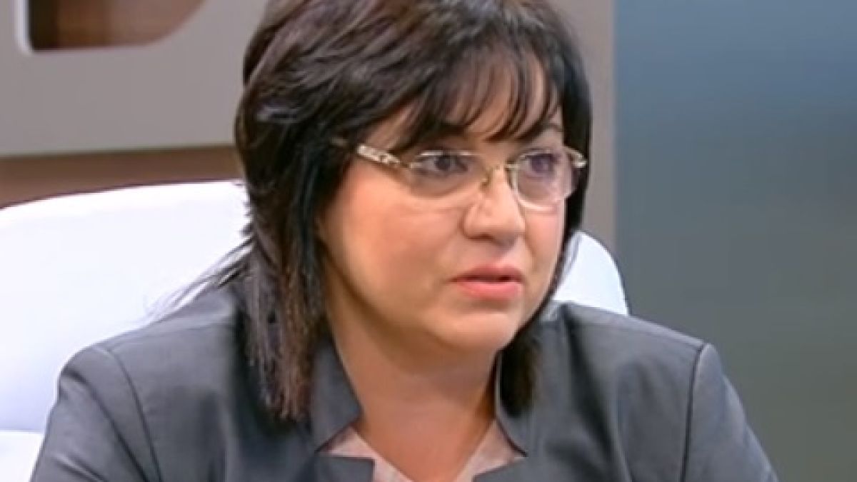 Нинова: За втори път на Цветанов му увисна ръката във въздуха, няма да издам свидетеля на Елена Йончева