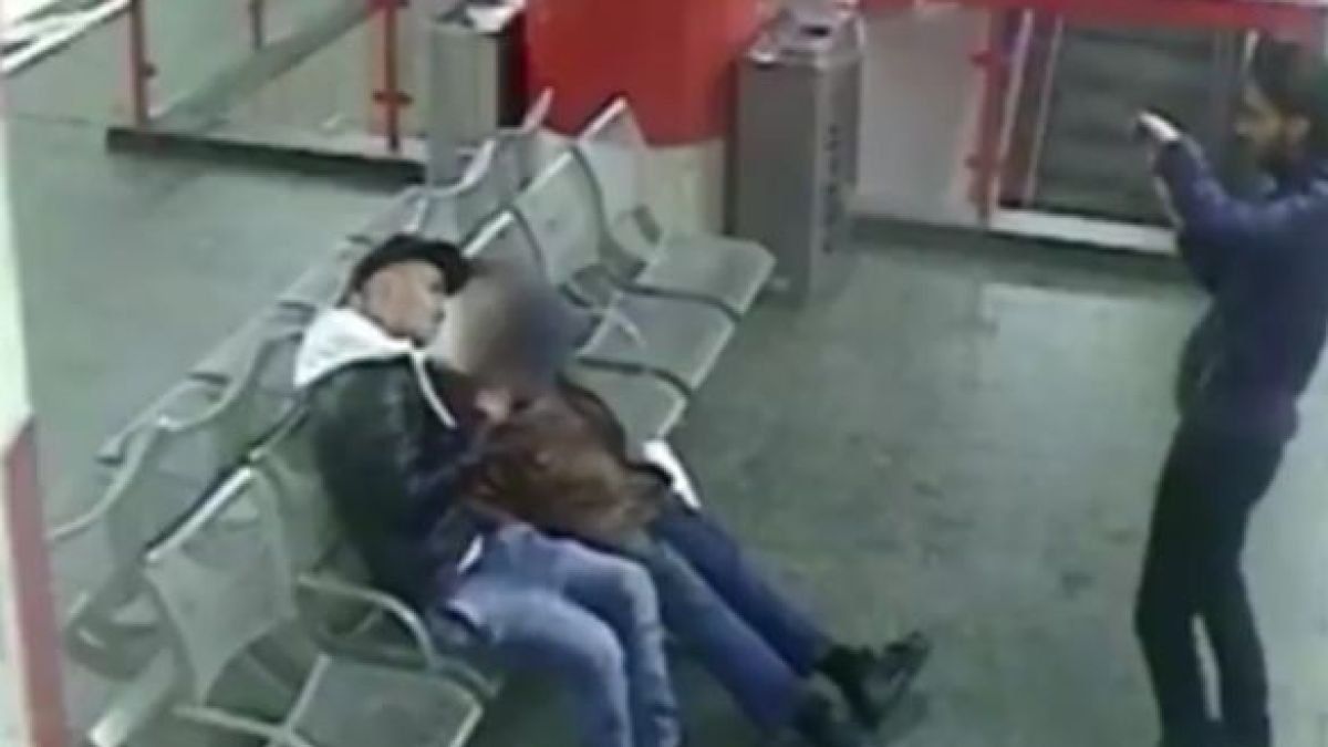 Ужасяваща гавра! Двама араби запалиха бездомник в Мюнхен и се хилят (ВИДЕО)