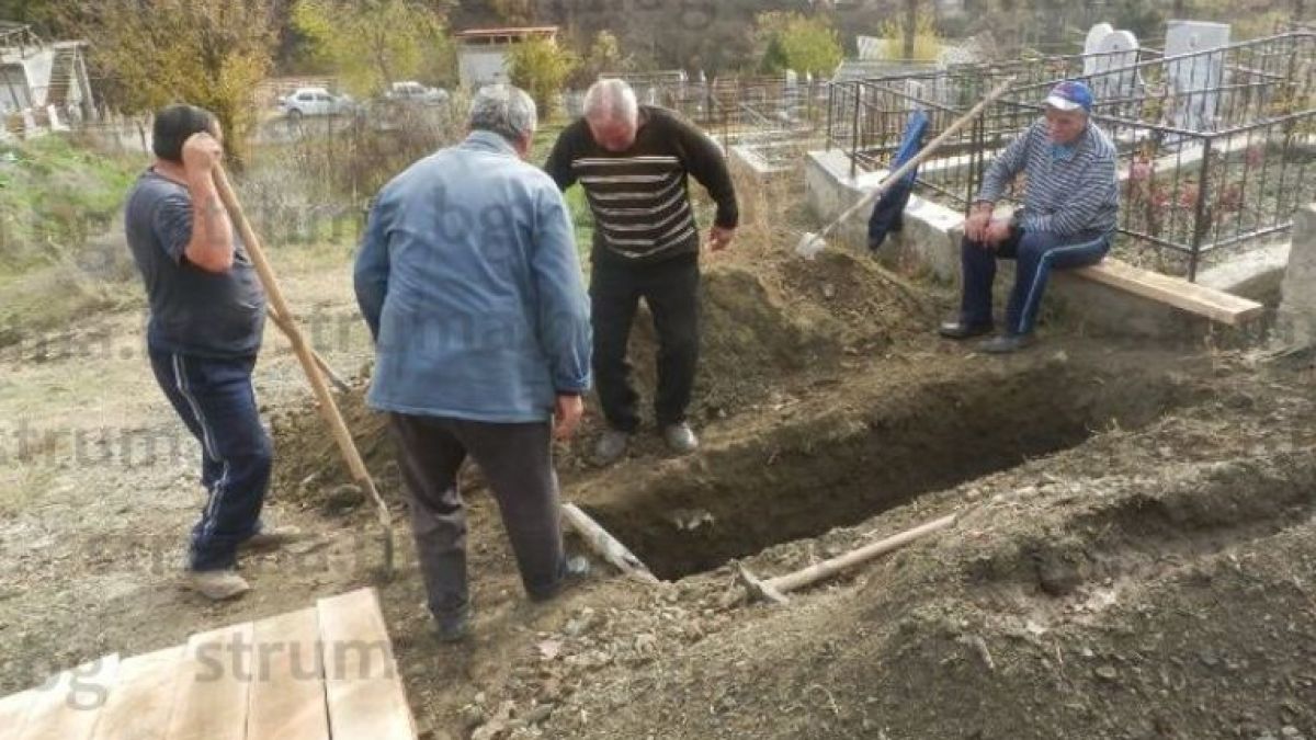 Трагедията е огромна! Синовете на смачкания от вагонетка миньор в „Ораново“ не успяха да дойдат на погребението му