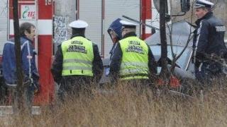 Пожарникари извадиха треперещо дете от задната седалка на колата ковчег край Белово 