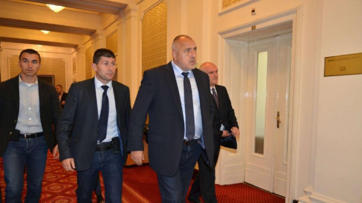 Преди да влезе в пленарната зала: Бойко на ключова среща с Главчев