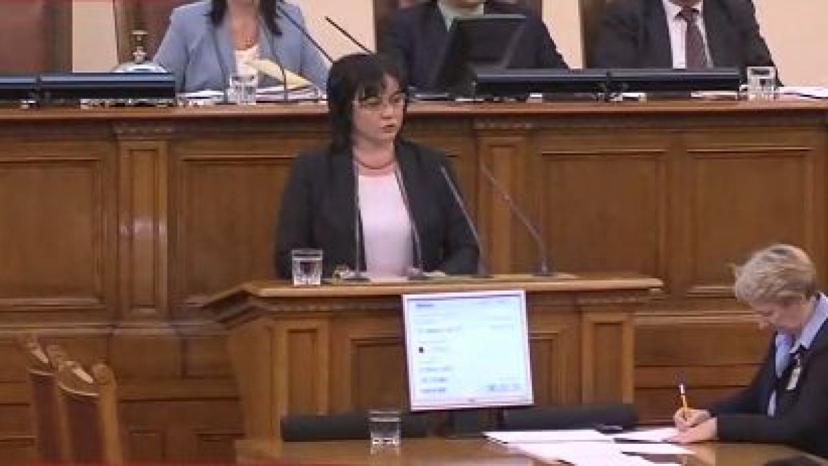 Първо в БЛИЦ! Ето оценката на Нинова за оставката на Главчев! 
