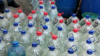 Митничари удариха над 3,4 тона нелегален алкохол (СНИМКИ) 