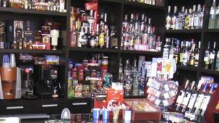Учителка продаде над 2 литра алкохол на деца от Чепеларе