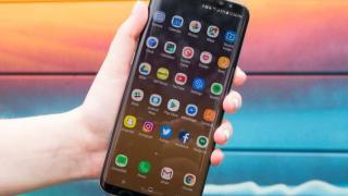 Samsung подготвя сензационен смартфон за феновете си