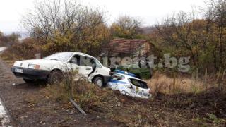 Зрелищна катастрофа остави Враца с патрулка по-малко (СНИМКИ)