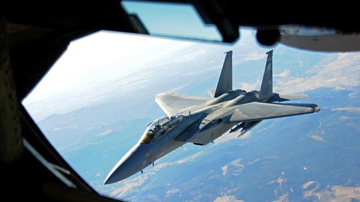Daily mail: Бял НЛО нахлу в американското въздушно пространство, изтребител F-15 го пресреща