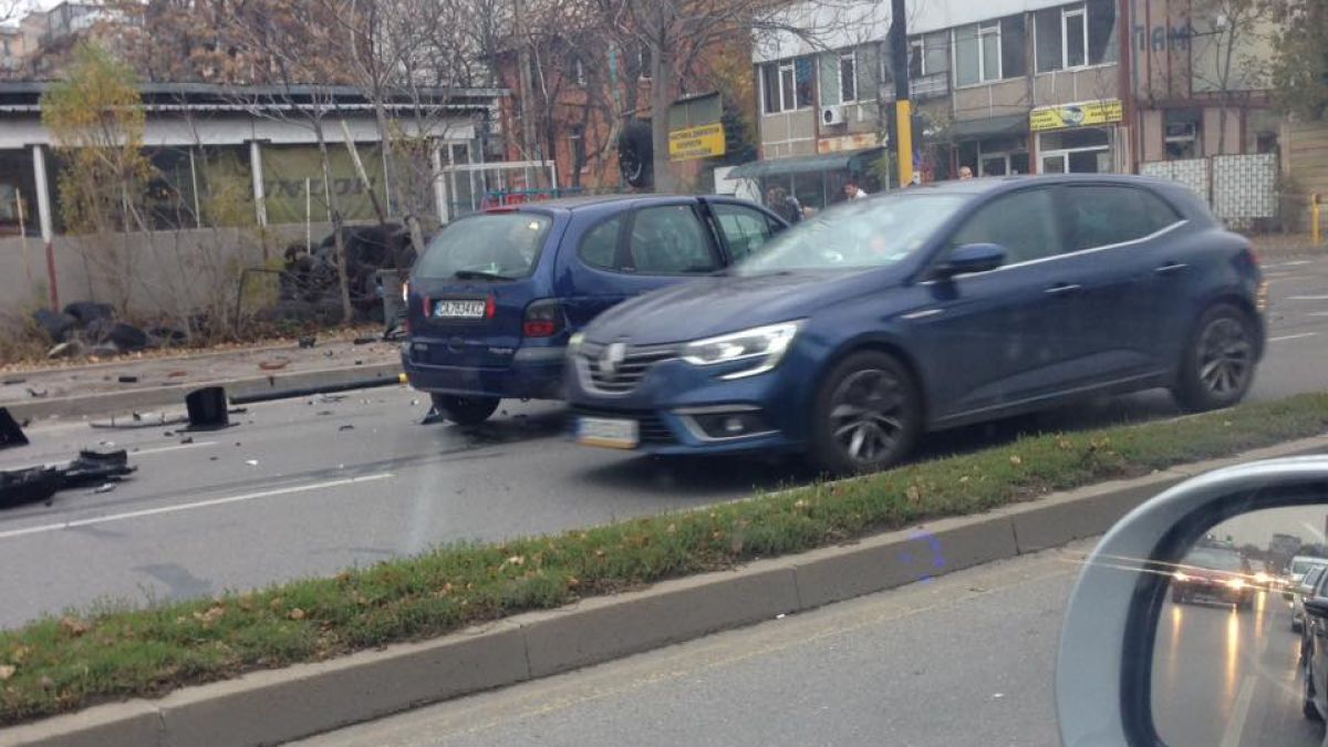 Нова зверска катастрофа в София! Свидетел: Двама души лежат на пътя... (СНИМКИ)