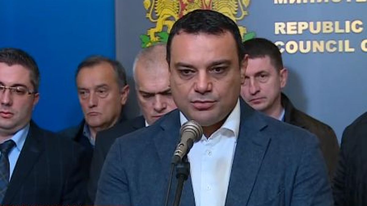 Внимание! Транспортният министър с ВАЖНИ новини за всички шофьори след привикването от Борисов, предстоят големи промени!