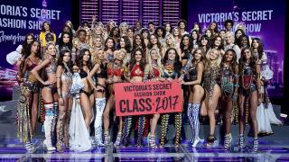 Страшно е! Красавиците на Victoria's Secret подпалиха Шанхай (СНИМКИ 18+)