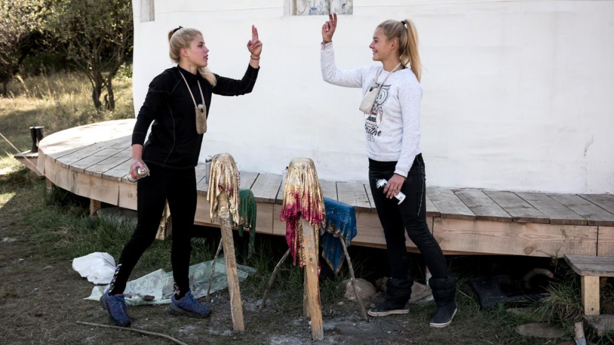 Чеченката Марина, лъснала в лесбо порно клип, забърка тройна интрига във „Фермата“ 