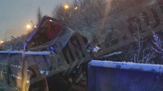 Пътнически автобус се преобърна край Москва (ВИДЕО)