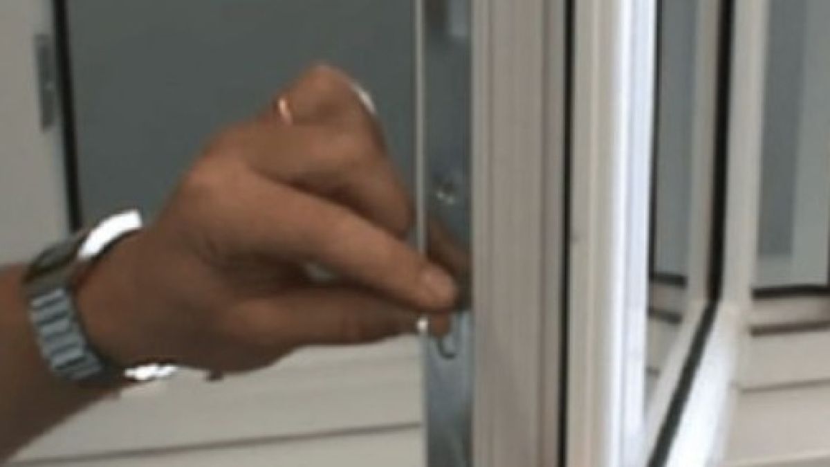 Тези, които имат PVC прозорци, трябва да знаят за летния и зимния режим и да ги настроят, за да им е по-топло (ВИДЕО)