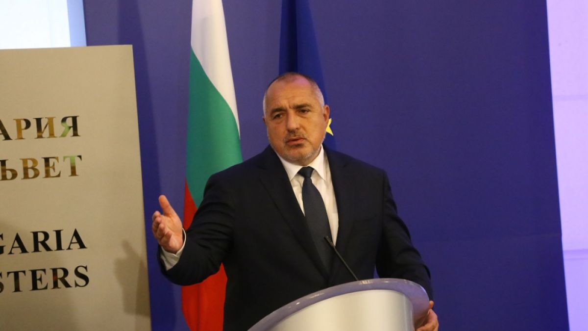 Странното признание на Борисов за депутатите разбунтува БСП, а сега Арнаудова даде нови разяснения