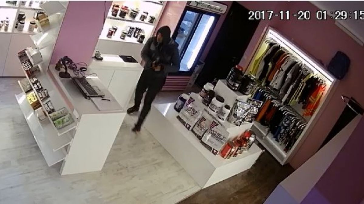 Магазинер дава награда, ако разпознаете този нагъл крадец от Пловдив (ВИДЕО)