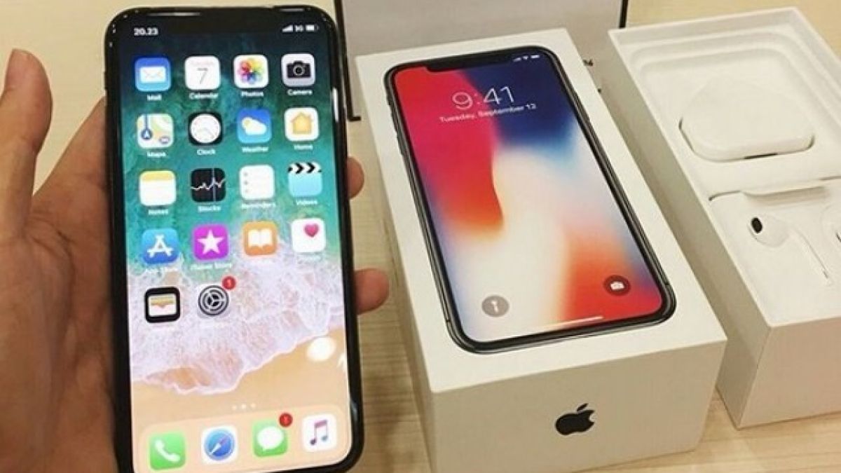 Гръмна скандал с iPhone X! За производството му използват робски труд на ученици 