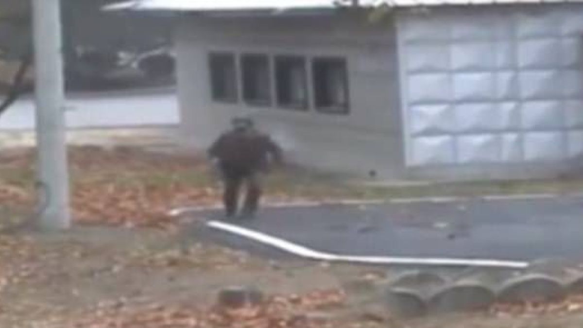 Драматично ВИДЕО! Войник от Северна Корея бяга през границата, след като е прострелян пет пъти