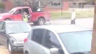 Родители публикуваха в мрежата ВИДЕО с убийството на сина им, след като полицията пусна убиеца 