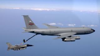 Спасиха 8 от разбилия се US-военен самолет във Филипинско море