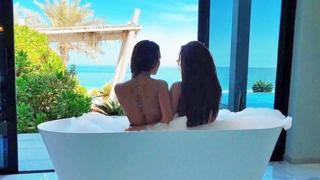 Появи се гореща СНИМКА на голата НиЛо и супер сексапилната й сестра 