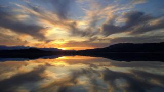 Уникално! Това са магнетичните залези край язовир Огоста (СНИМКИ)