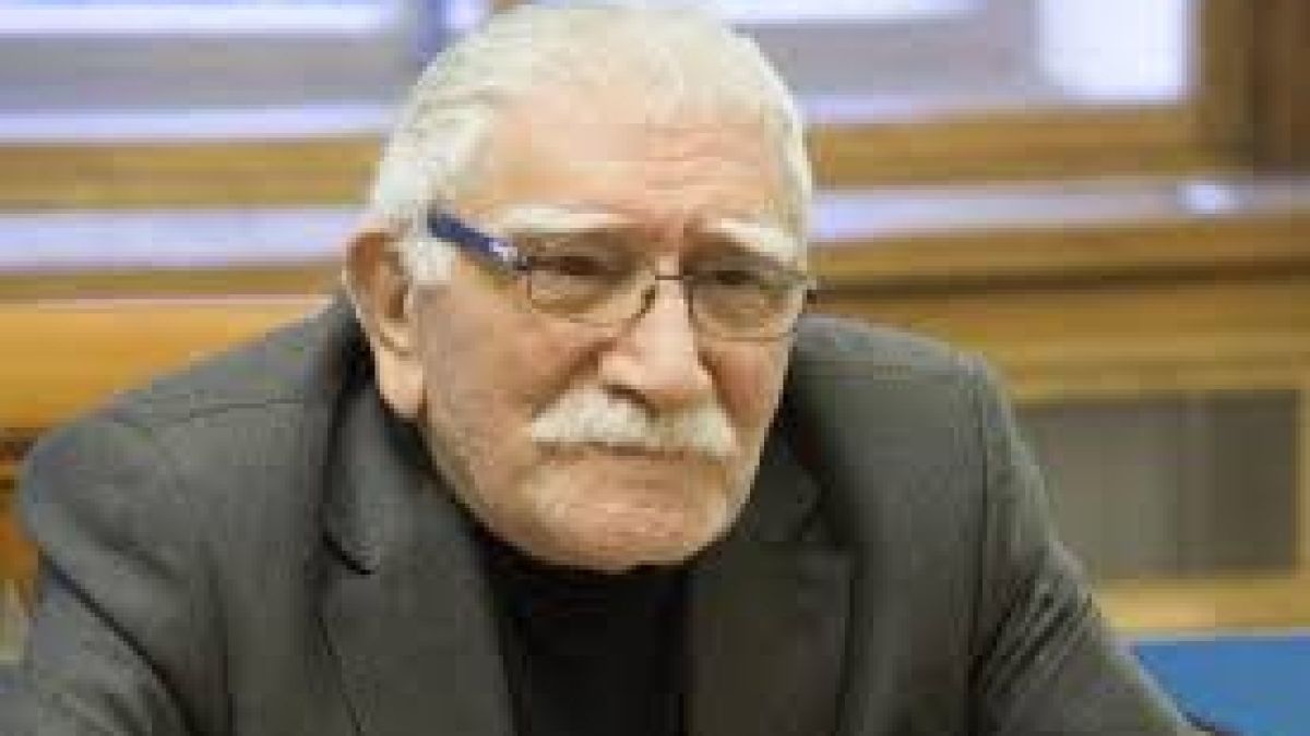 Армен Джигарханян е в много тежко състояние, хоспиталиизран е по спешност след скандалния развод с младата си жена