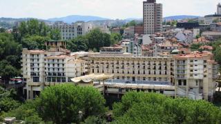 Никой не иска да купи известен в миналото хотел, фалирал заради дългове 