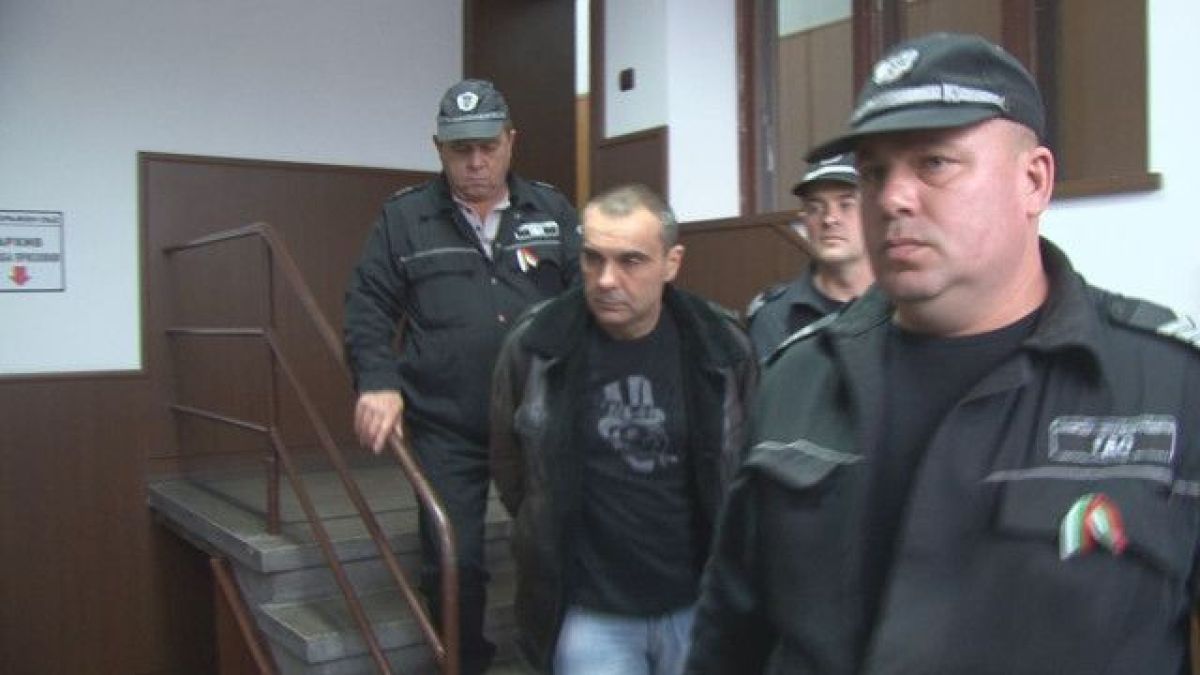 Емо Кеша ще си отвиси "на топло", не пускат далавераджията на свобода 