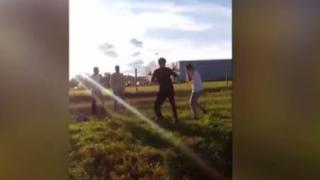 Нов скандал тресе пловдивските училища! Пак уловиха на ВИДЕО жесток бой между деца