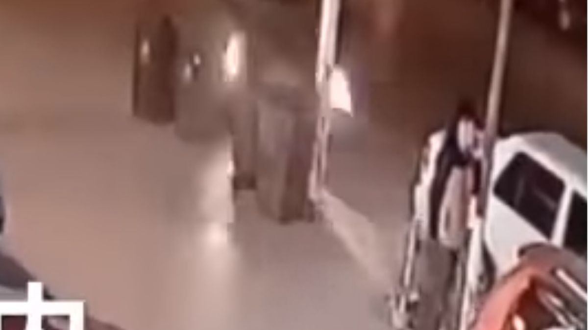 Китаец избегна смъртта два пъти за десет секунди (ВИДЕО)