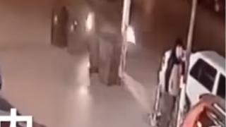 Китаец избегна смъртта два пъти за десет секунди (ВИДЕО)