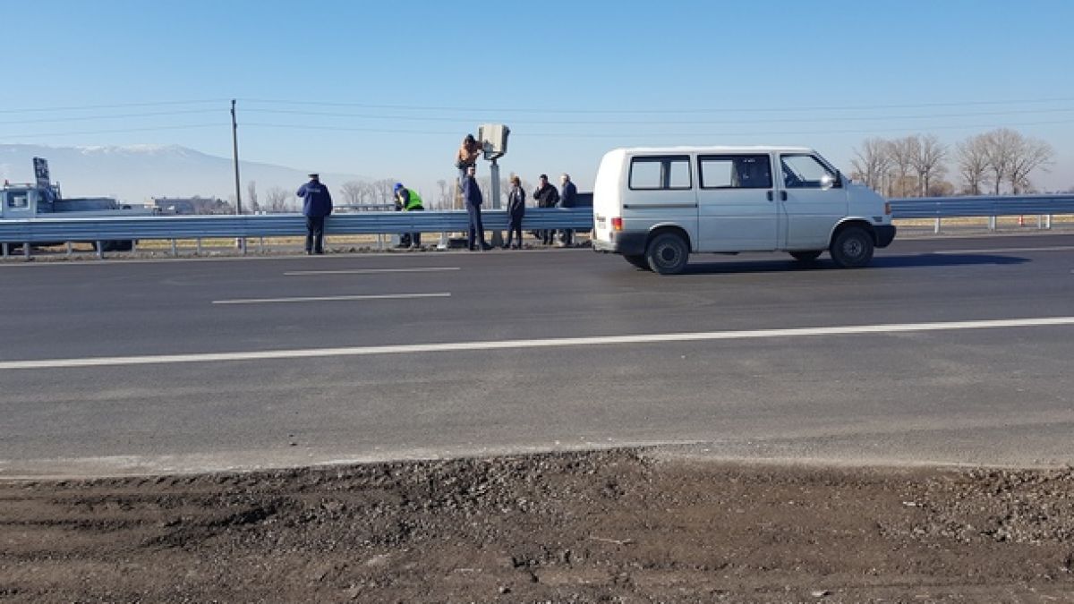 Появи се прелюбопитна СНИМКА на кирката, забита в камера на КАТ! Извършителят обаче тотално прецакан