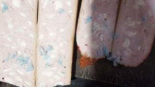 Жена алармира пред БЛИЦ: Купих си наденица със синьо месо, а от фирмата "Бони"... (СНИМКИ) 