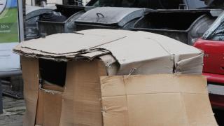 Ужас и безумие! Правнучка на възрожденец живее на тротоар 