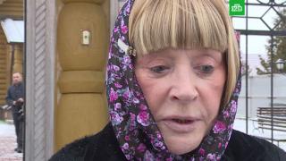 Шок! Алла Пугачова се показа пред журналистите без грим и със забрадка на бабка (СНИМКА)