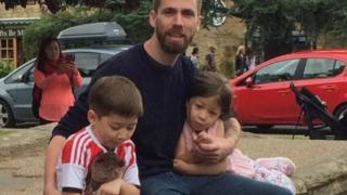 Бившата жена на бизнесмен му преряза гърлото, докато децата им спели в съседната стая (СНИМКИ)