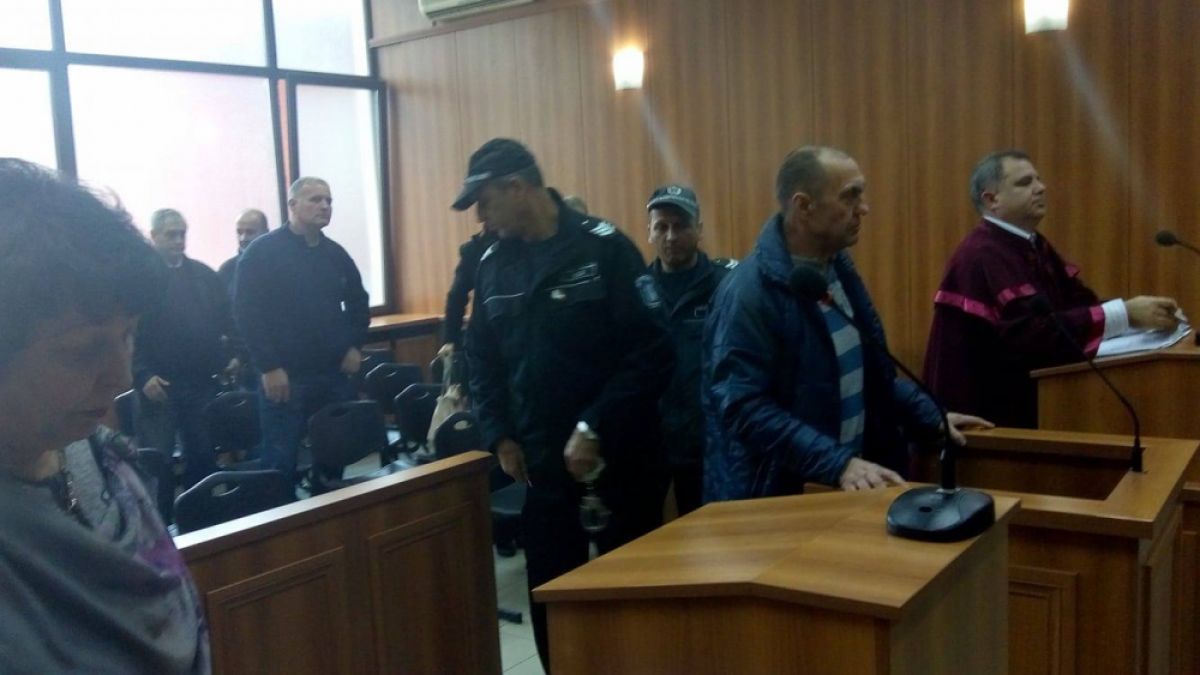 Само в БЛИЦ TV: Иван Евстатиев хвърли голяма бомба в съда! Обясни какъв точно е бил сексът с ученичката Ирена (СНИМКИ)