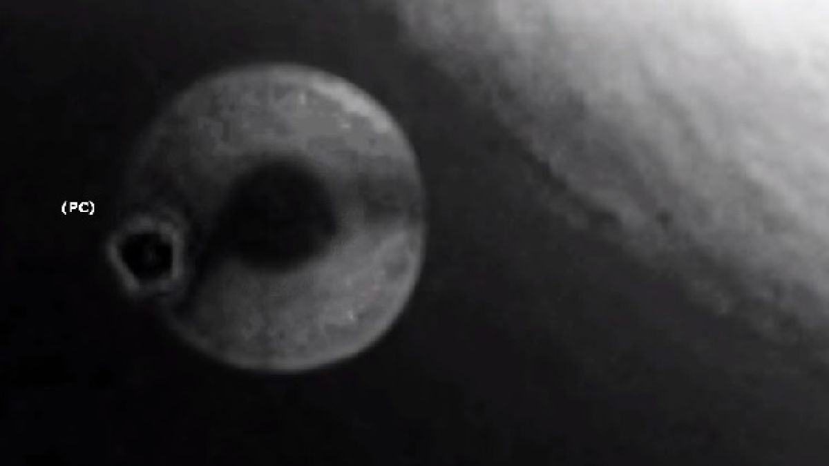 Космически апарат на  NASA засне гигантско НЛО (ВИДЕО)