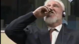 Извънредно от Хага! Босненски лидер чу присъдата си и погълна чаша с отрова пред съдиите (ВИДЕО)