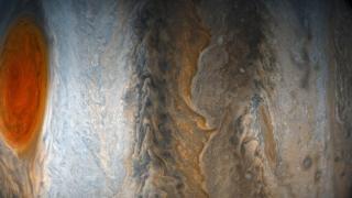 Сондата Juno направи УНИКАЛНИ СНИМКИ на Юпитер   